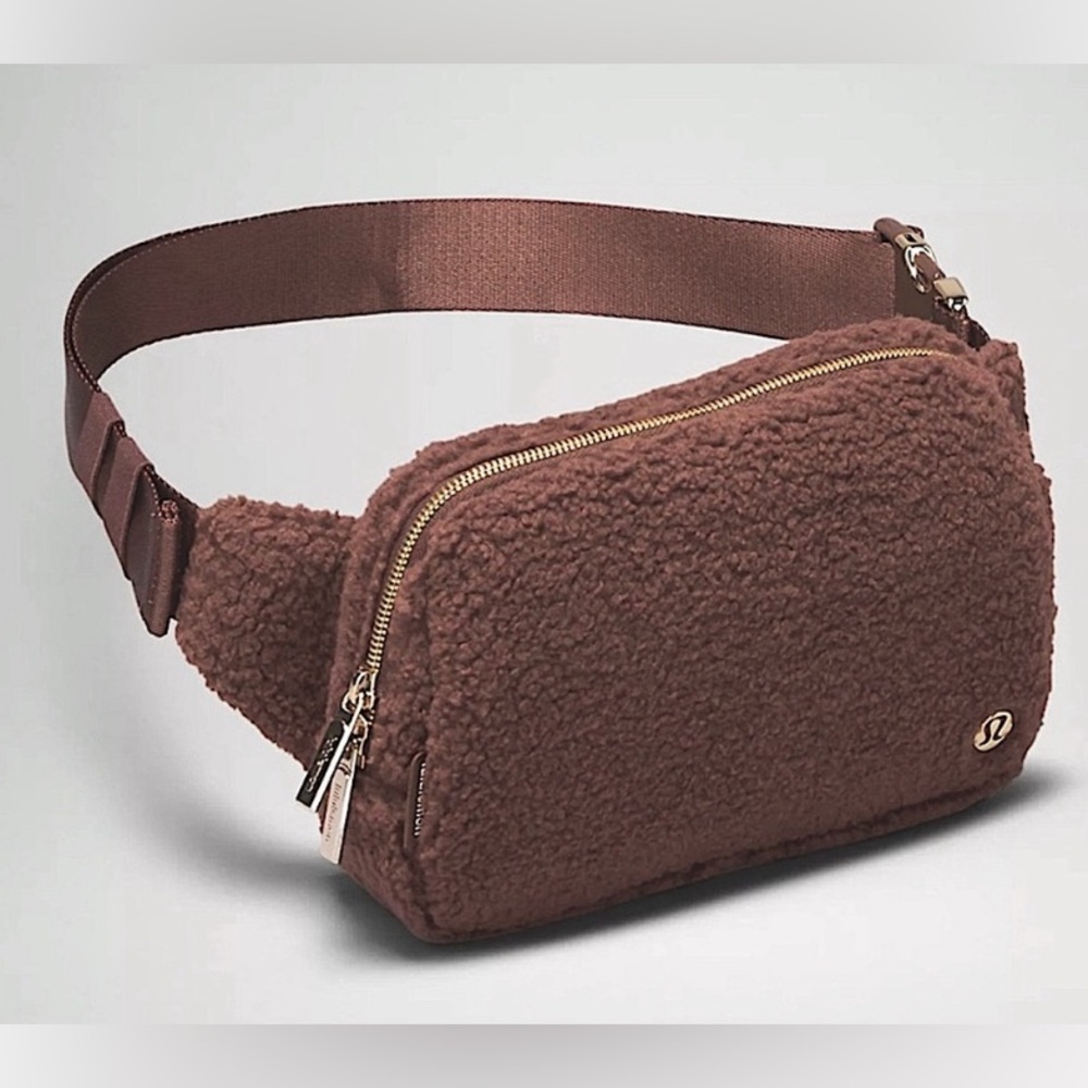 ๐NEW๐ Lululemon Brown Textured Fleece Bag with Zipper - Picture 2 of 7